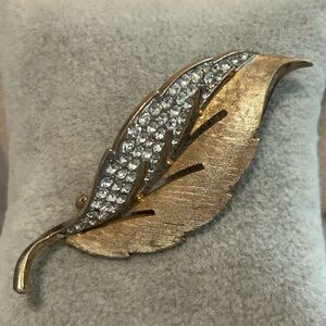 Vintage Gold Tone Leaf Brooch Rhinestone Pin
